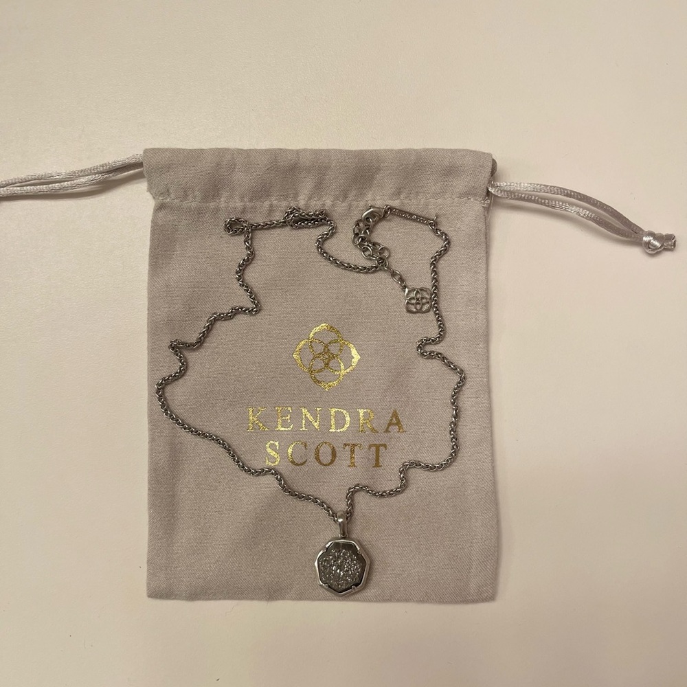 Kendra Scott necklace